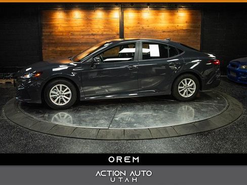 Used 2025 Toyota Camry LE image 1