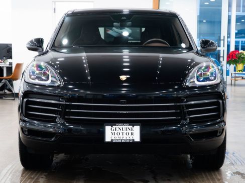 Used 2023 Porsche Cayenne image 2