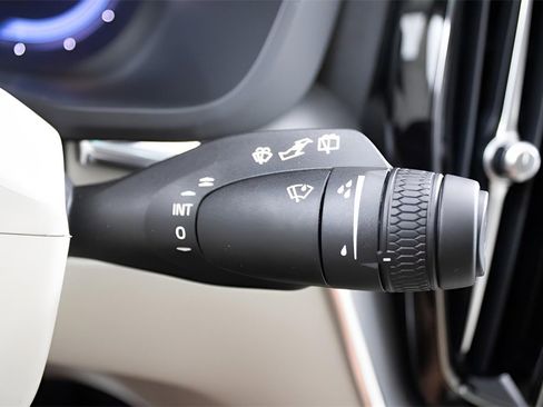 Certified 2025 Volvo XC60 T8 Core w/ Protection Package Premier image 20