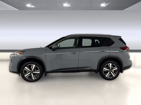 Used 2024 Nissan Rogue SL w/ SL Premium Package FWD image 2