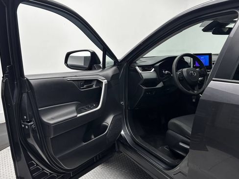 Used 2023 Toyota RAV4 LE AWD/4WD image 15
