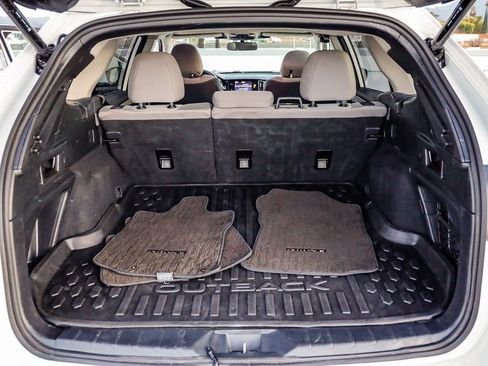 Used 2025 Subaru Outback Premium image 31