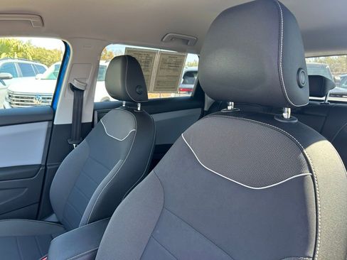 Certified 2023 Volkswagen Taos SE image 17