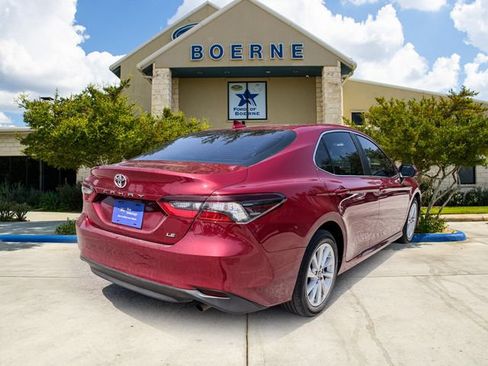 Used 2021 Toyota Camry LE FWD image 5