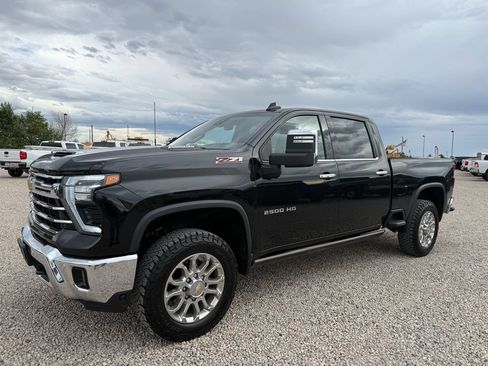 Used 2025 Chevrolet Silverado 2500 LTZ w/ LTZ Plus Package AWD/4WD image 5