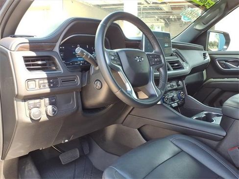 Used 2023 Chevrolet Suburban Z71 w/ Luxury Package image 12