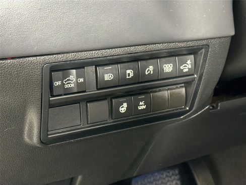 Used 2023 Toyota Tundra Platinum image 16