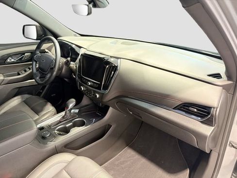 Certified 2023 Chevrolet Traverse RS FWD image 28
