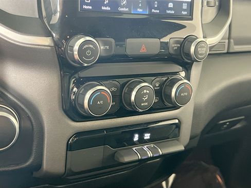 Used 2022 RAM 1500 Big Horn AWD/4WD image 16