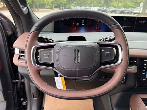 New 2026 Lincoln Navigator L Reserve AWD/4WD image 14