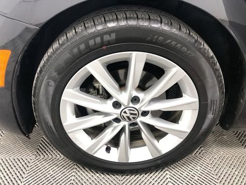 Used 2017 Volkswagen Beetle 1.8T SE FWD image 27