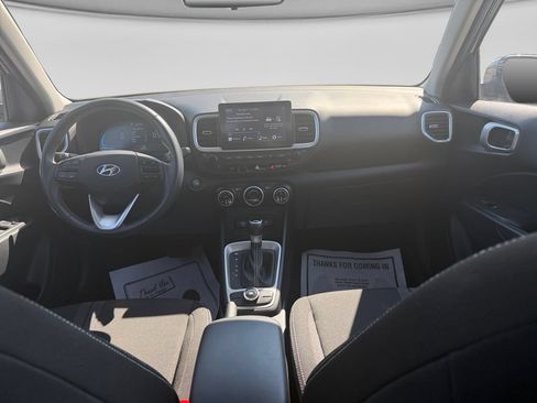 Used 2025 Hyundai Venue SEL FWD image 25