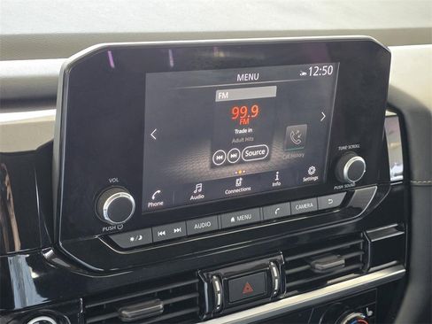 Used 2022 Nissan Pathfinder SV image 16