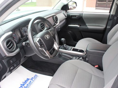 Used 2021 Toyota Tacoma SR5 RWD image 12