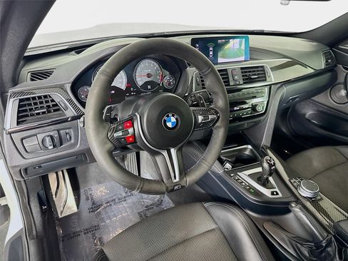 Used 2018 BMW M4 Coupe w/ Competition Package RWD image 9
