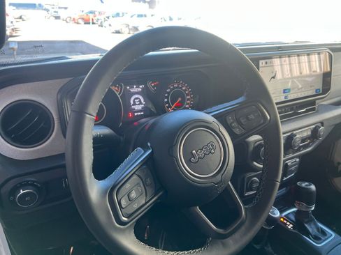 Used 2025 Jeep Wrangler Unlimited Sport AWD/4WD image 28