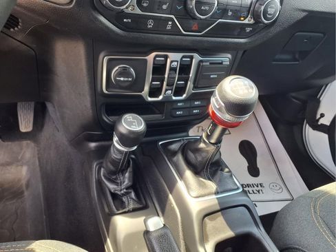 Used 2025 Jeep Wrangler Unlimited Sport AWD/4WD image 7