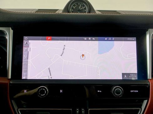 Certified 2023 Porsche Macan AWD/4WD image 17
