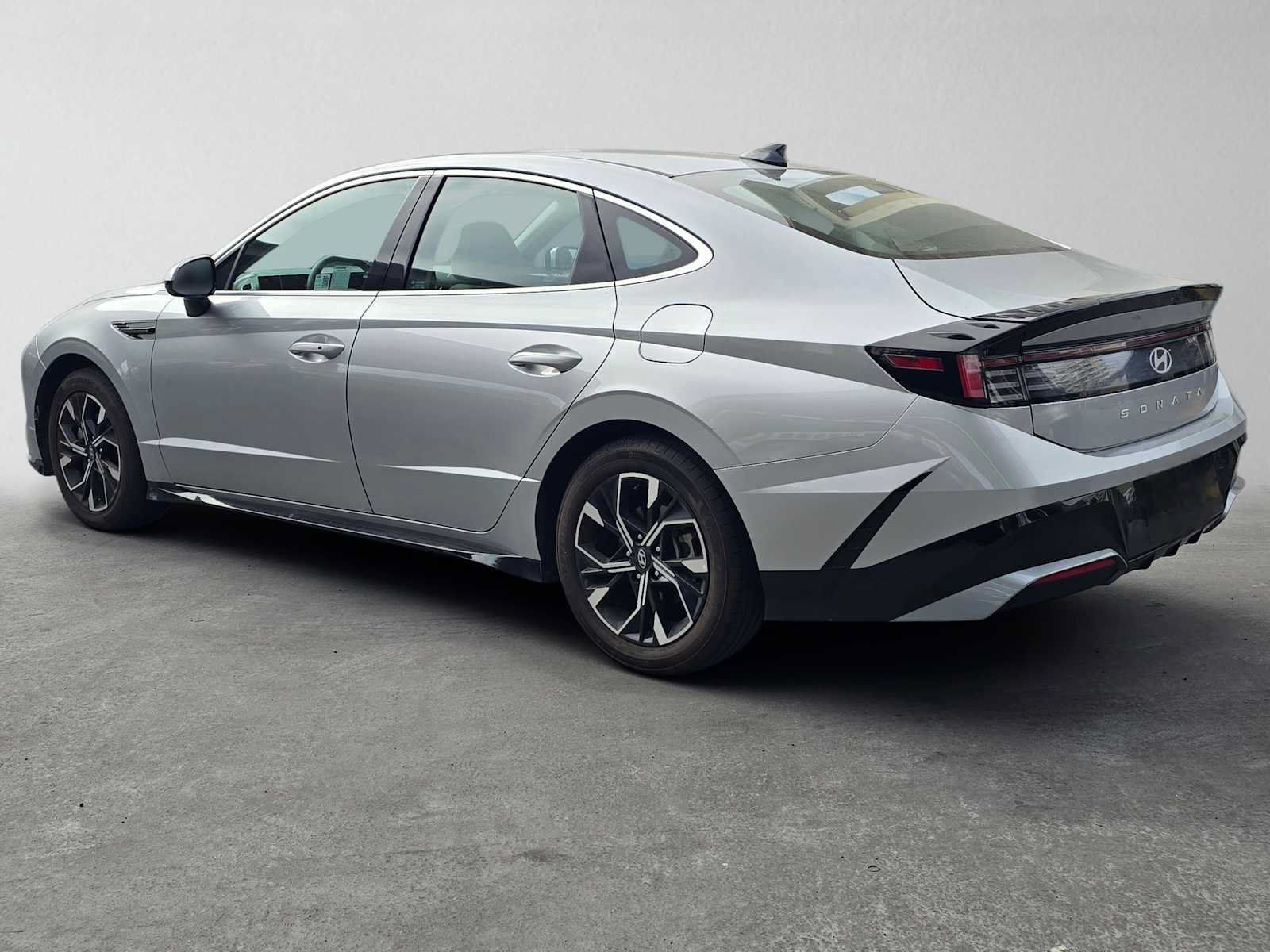 Used 2024 Hyundai Sonata SEL FWD image 3