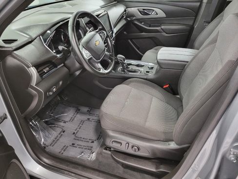 Used 2023 Chevrolet Traverse LT image 9