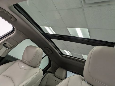 Used 2023 Cadillac XT4 Luxury w/ Cold Weather Package image 21