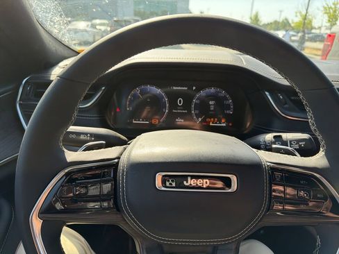 Used 2025 Jeep Grand Cherokee L Overland image 14