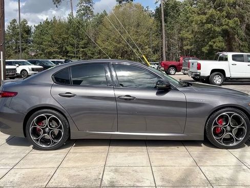 Used 2023 Alfa Romeo Giulia Veloce image 15