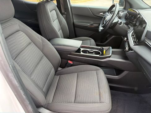 Used 2025 Chevrolet Equinox LT FWD image 13