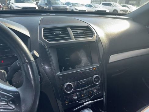 Used 2018 Ford Explorer XLT w/ Equipment Group 202A image 7