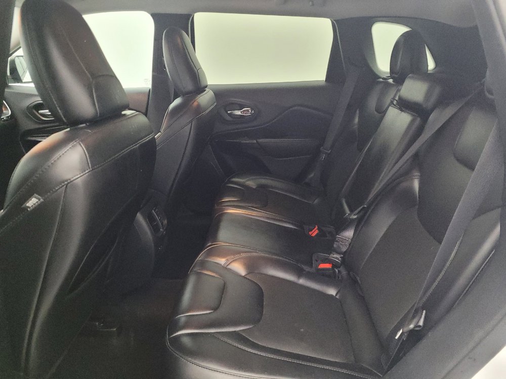 Used 2020 Jeep Cherokee Latitude Plus AWD/4WD image 18