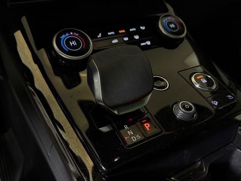 Used 2023 Land Rover Range Rover Sport SE Dynamic image 37