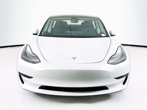 Used 2023 Tesla Model 3 Standard Range image 2