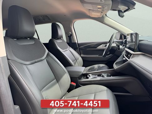Used 2025 Ford Explorer Active w/ Active Comfort Package RWD image 19