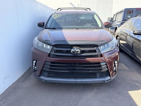 Used 2018 Toyota Highlander XLE AWD/4WD image 3