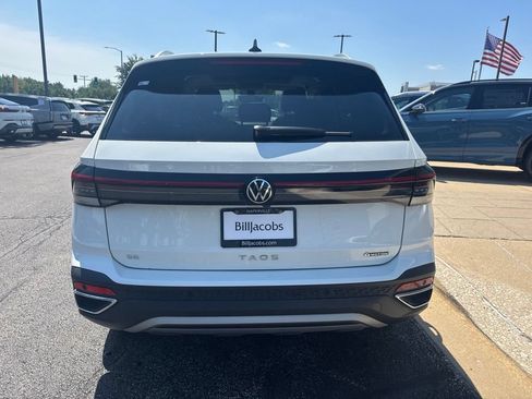 Used 2025 Volkswagen Taos SE w/ Panoramic Sunroof Package AWD/4WD image 5