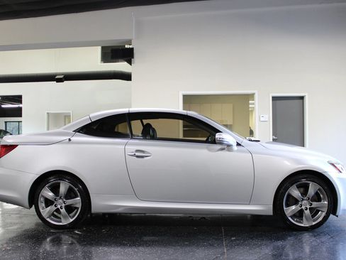 Used 2010 Lexus IS 350C w/ Luxury Pkg RWD image 2