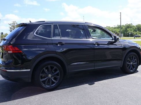 Certified 2024 Volkswagen Tiguan SE image 8