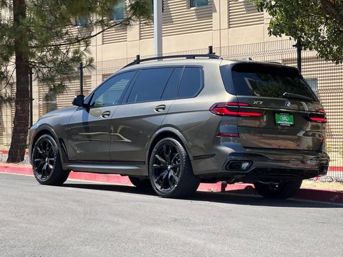 Used 2023 BMW X7 xDrive40i w/ M Sport Package AWD/4WD image 4