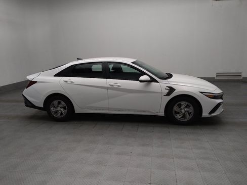 Used 2025 Hyundai Elantra SE FWD image 11