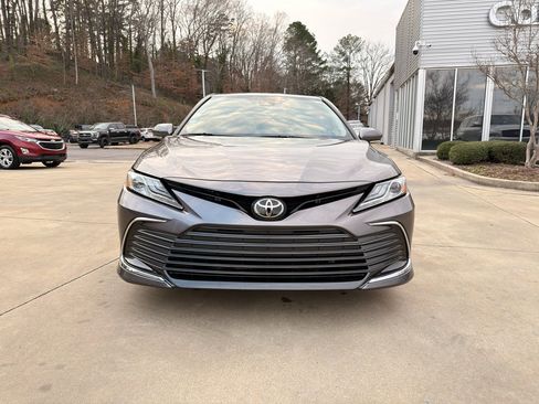 Used 2022 Toyota Camry XLE image 8