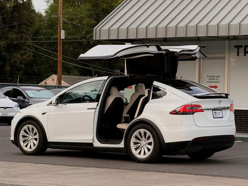 Used 2020 Tesla Model X Long Range AWD/4WD image 6