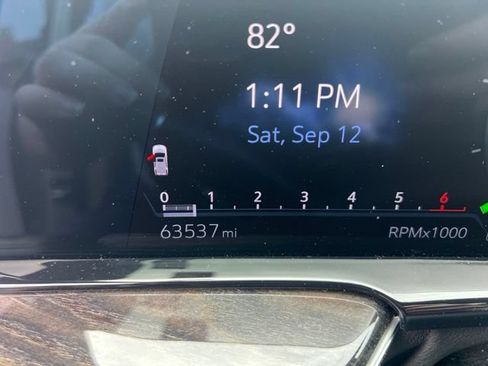 Used 2022 Cadillac Escalade Premium Luxury AWD/4WD image 23