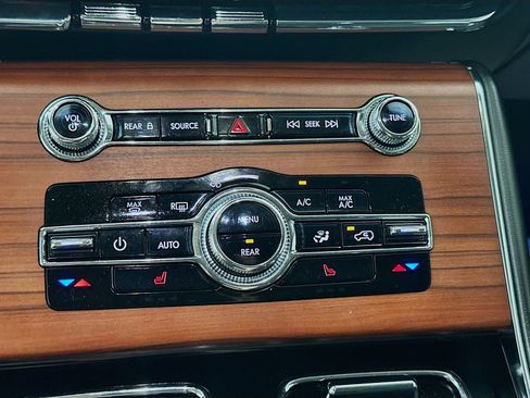 Used 2022 Lincoln Aviator Reserve AWD/4WD image 16