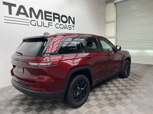 Used 2024 Jeep Grand Cherokee Altitude AWD/4WD image 7
