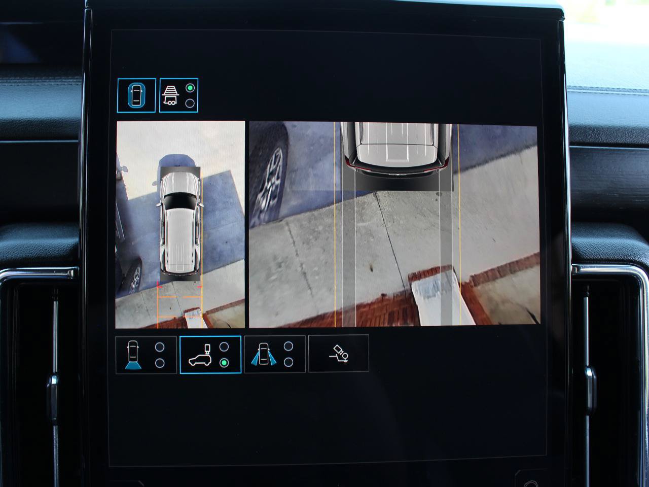 Used 2025 GMC Yukon Denali AWD/4WD image 33