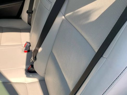Used 2013 Lexus ES 300h w/ Luxury Pkg FWD image 19