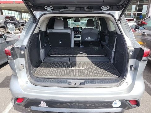 Used 2021 Toyota Highlander Limited image 14
