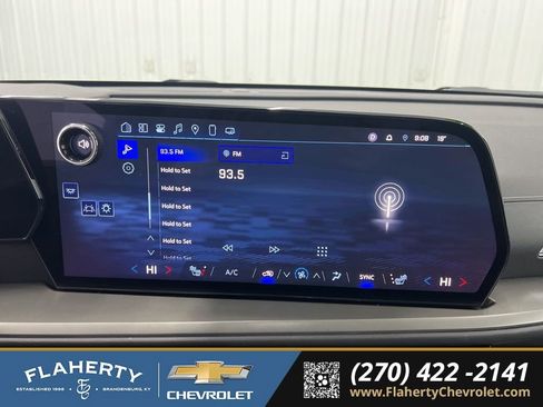 Used 2025 Chevrolet Traverse LT image 28