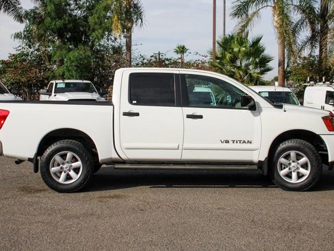 Used 2013 Nissan Titan SV w/ SV Value Truck Pkg image 10
