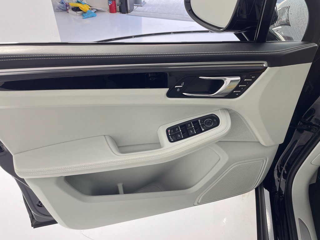 Used 2023 Porsche Macan S AWD/4WD image 13
